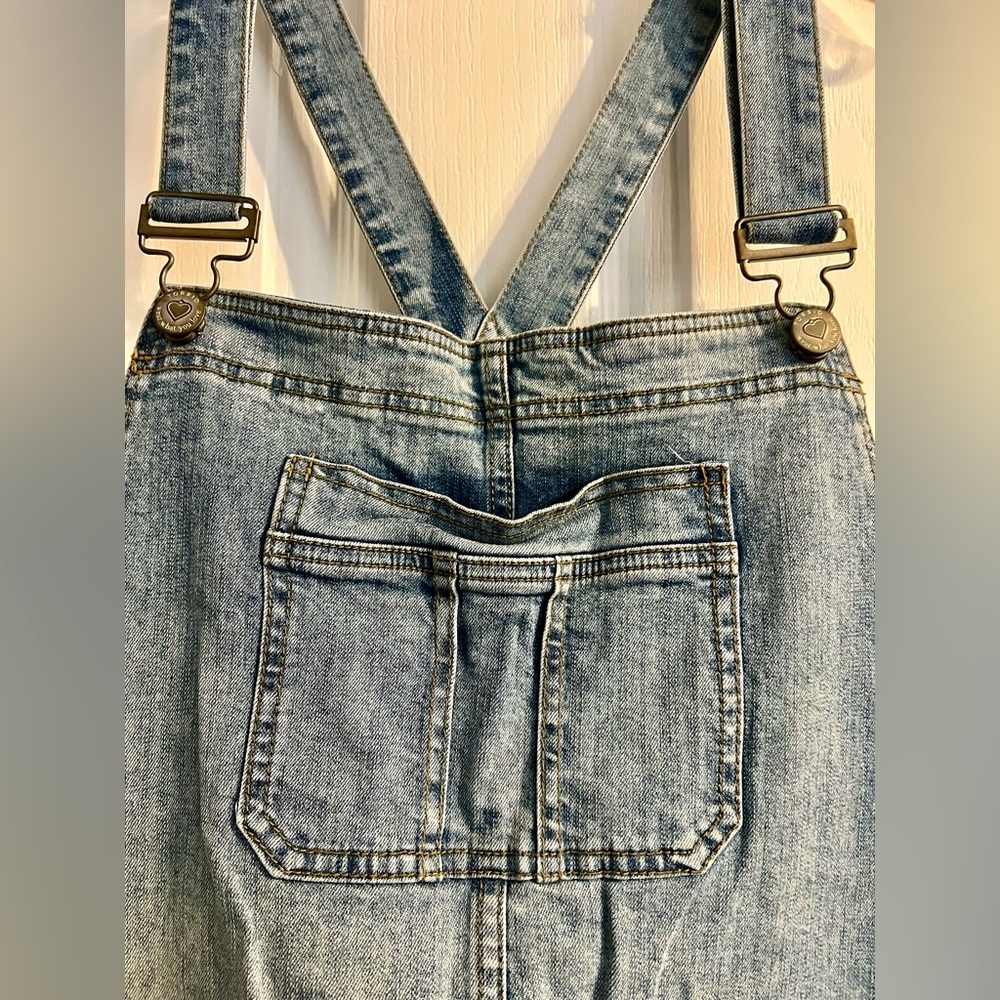 Torrid Light Wash Denim Overall Shorts - 24 - Picture 5 of 9
